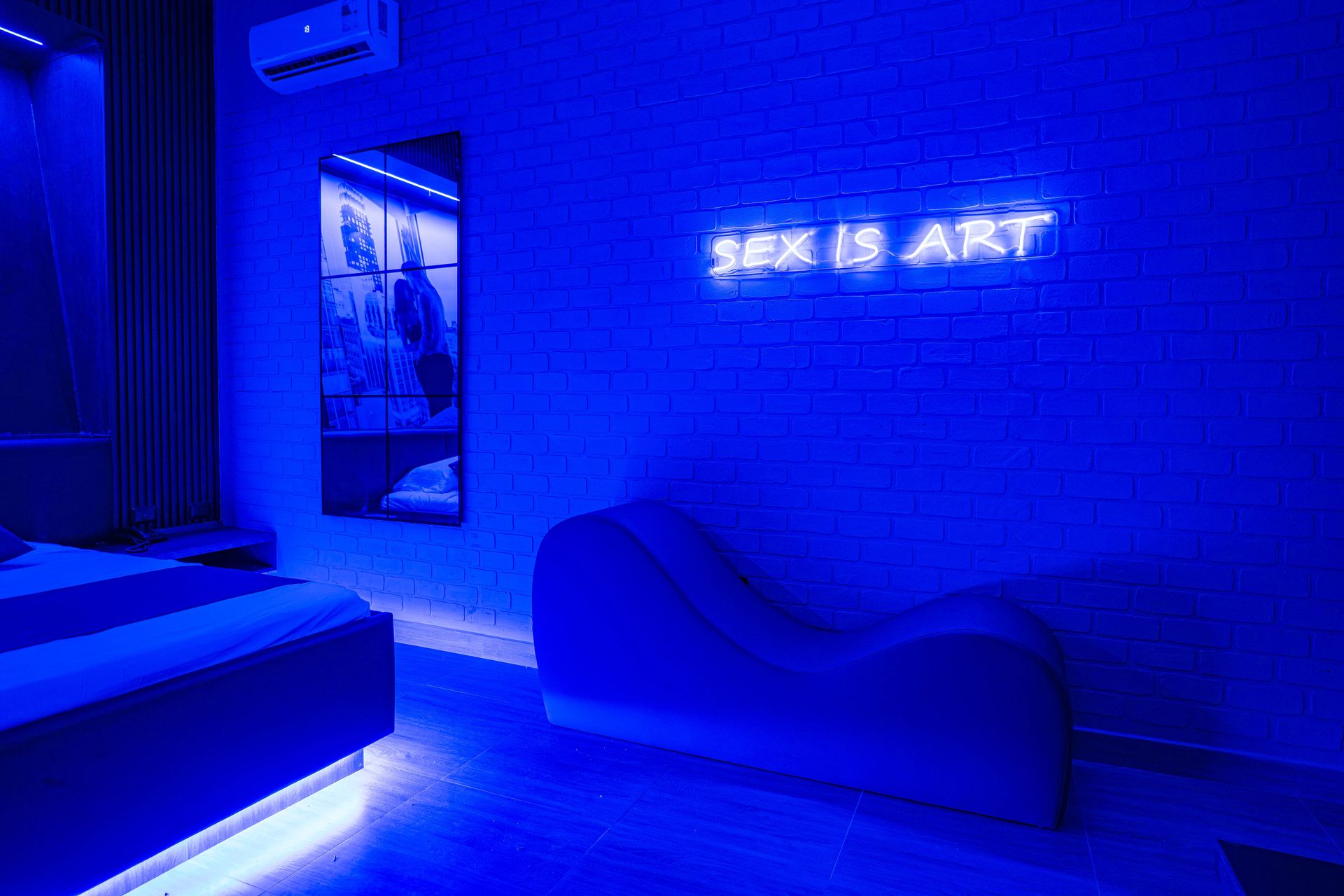 Sillón tántrico azul de Suite VIP